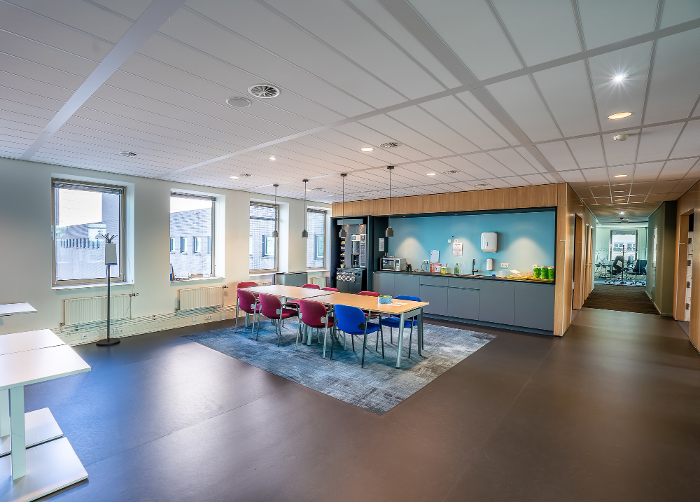 How productivity of the employees depends on office space?
